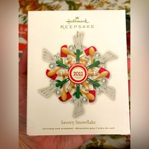 🥳3/$10🥳 Hallmark Keepsake Ornament “Savory Snowflake” 2011
